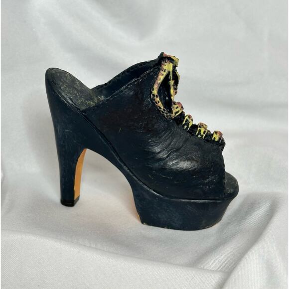 Collection of Womens Shoe Figurines (6), Victorian Style Miniature boots heels - Picture 3 of 16
